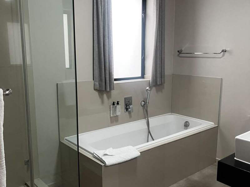 Luxury Beachfront Penthouse for Sale in Table View, Blouberg - Photo 10