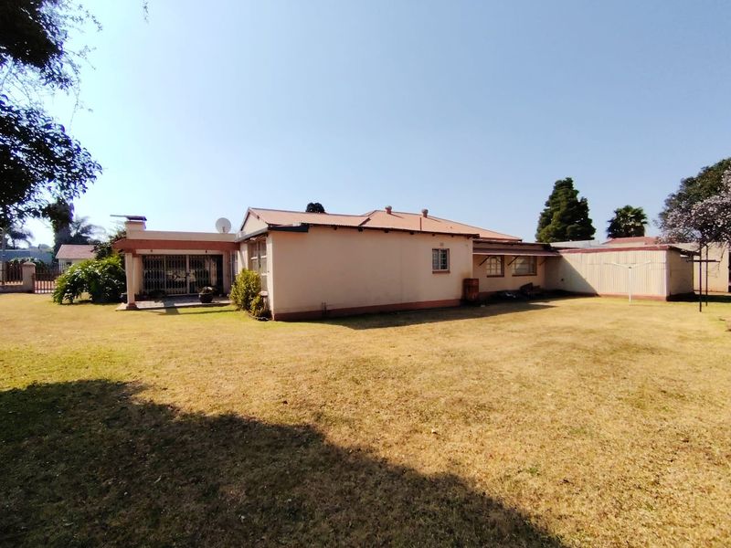Family Haven in Witfield with Outbuilding - Photo 2