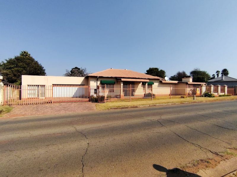 Family Haven in Witfield with Outbuilding - Photo 1