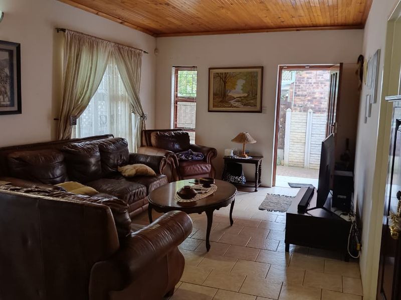 A 3 Bedroom family home close to the beach - Photo 3