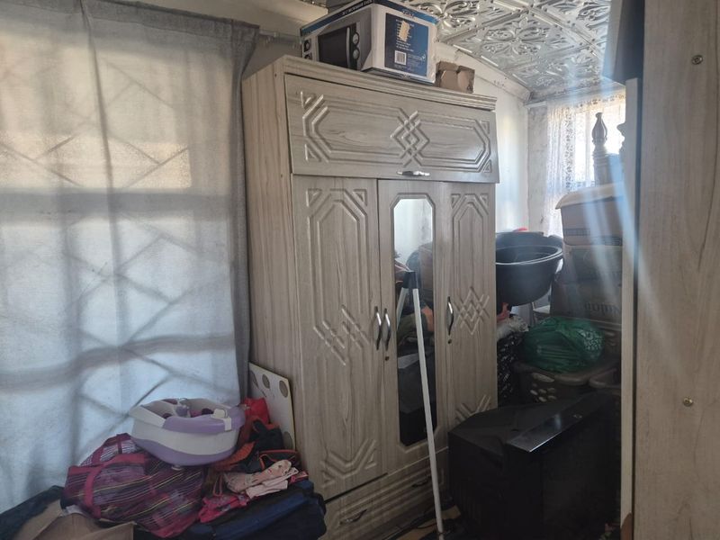 Family home with 2 one-bedroom flatlets - Photo 10
