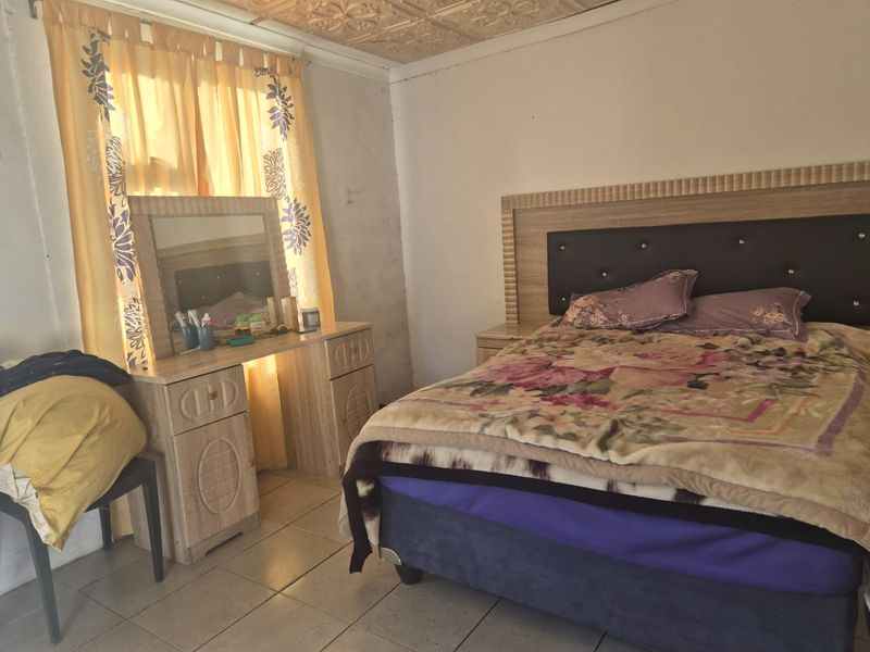 Family home with 2 one-bedroom flatlets - Photo 9