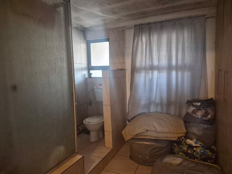 Family home with 2 one-bedroom flatlets - Photo 7