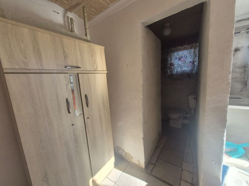 Family home with 2 one-bedroom flatlets - Photo 8