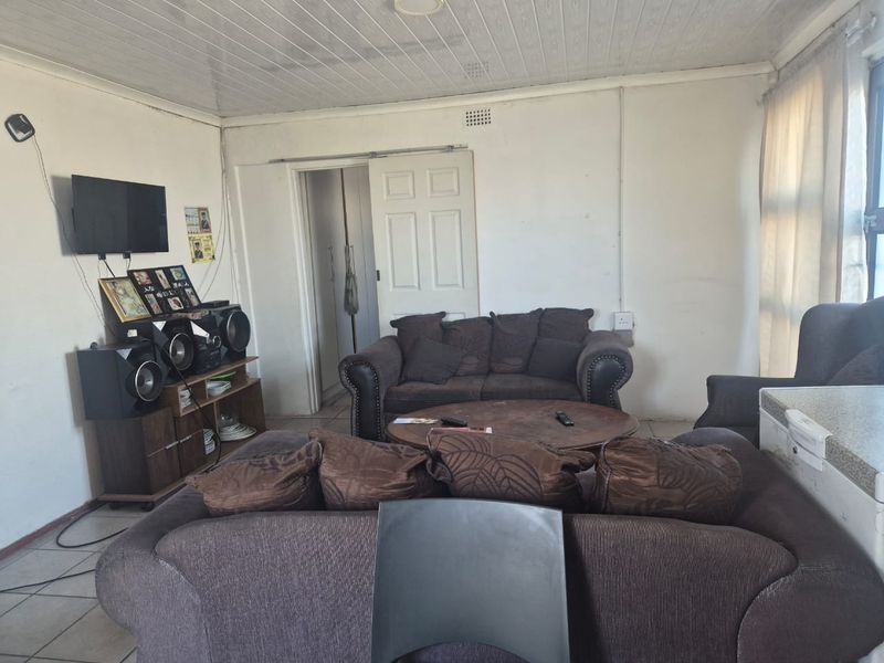 Family home with 2 one-bedroom flatlets - Photo 4