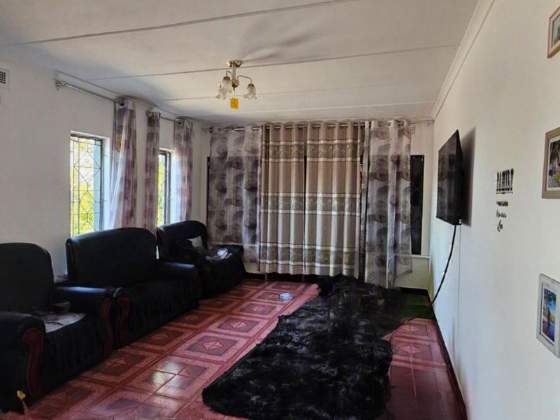 Your Perfect Family Home Awaits in High Ridge, Stanger! - Photo 4