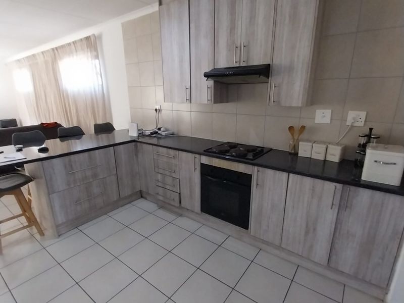 Modern 3-Bedroom Family Home in Bel-Aire Place, Pomona - Photo 3