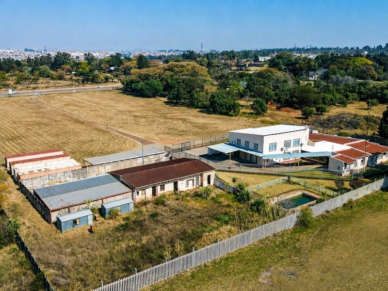 A Beautiful plot for sale with a commercial holding in Monavoni! - Photo 1