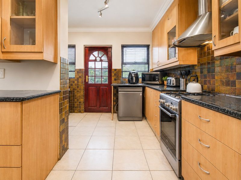 Luxurious Bushwillow Park Estate Home overlooking the beautiful greenbelt. - Photo 7