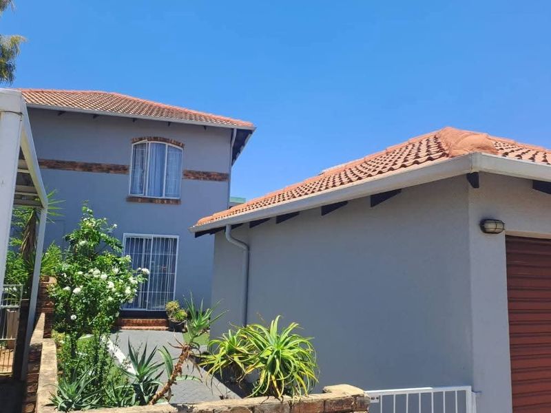 FOR SALE:- ***ERASMUSKLOOF-R1.095m - Photo 1