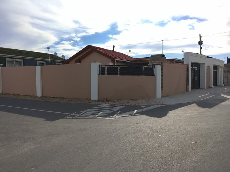 Versatile 2 Bedroom House with a Double Garage on a large plot  - Photo 2