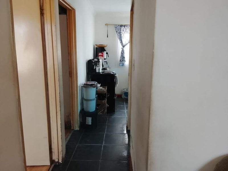Versatile 2 Bedroom House with a Double Garage on a large plot  - Photo 9