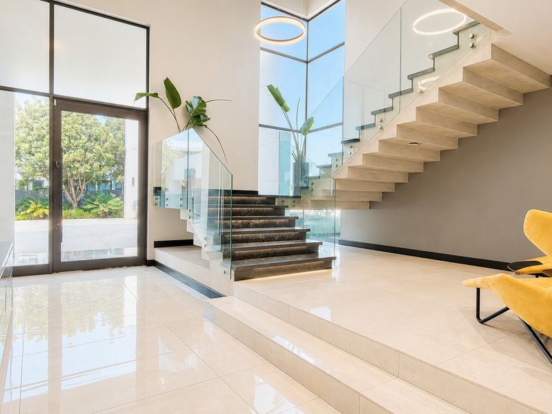An Icon of Contemporary Luxury - Spectacular 5 Bedroom Architectural Masterpiece in Midstream Ridge Estate, Centurion. - Photo 10