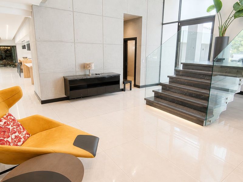 An Icon of Contemporary Luxury - Spectacular 5 Bedroom Architectural Masterpiece in Midstream Ridge Estate, Centurion. - Photo 9