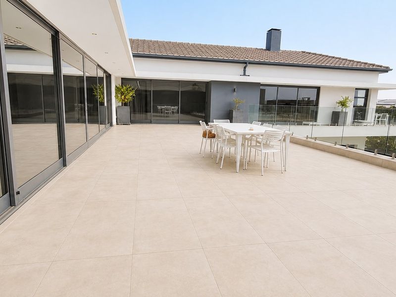 An Icon of Contemporary Luxury - Spectacular 5 Bedroom Architectural Masterpiece in Midstream Ridge Estate, Centurion. - Photo 6