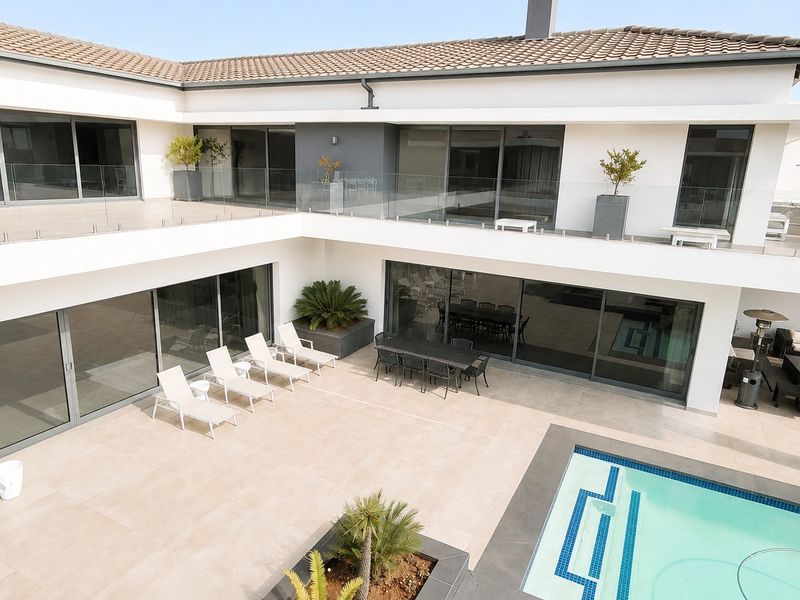 An Icon of Contemporary Luxury - Spectacular 5 Bedroom Architectural Masterpiece in Midstream Ridge Estate, Centurion. - Photo 5