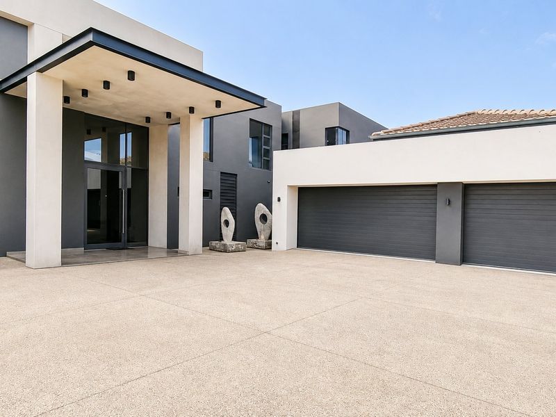An Icon of Contemporary Luxury - Spectacular 5 Bedroom Architectural Masterpiece in Midstream Ridge Estate, Centurion. - Photo 4