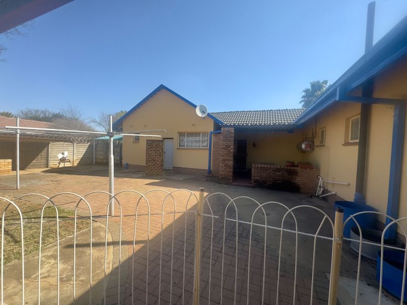Three-Bedroom Home with Generous Erf in Neserhof, Klerksdorp - Photo 6