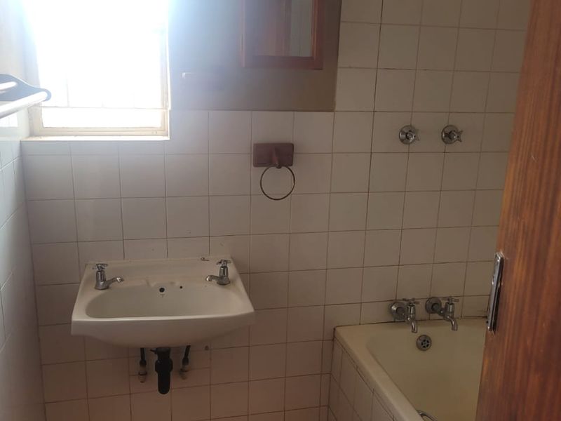 3 Bedroom 1 Bathroom House in kwaggasrand - Photo 10