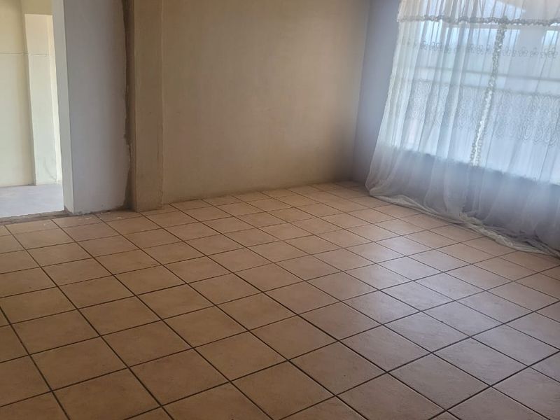 3 Bedroom 1 Bathroom House in kwaggasrand - Photo 9