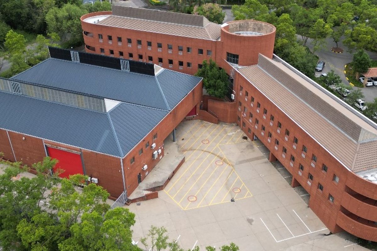 Howick Close, Waterfall – 3 949 m2 Offices at R434 490 pm - Photo 2