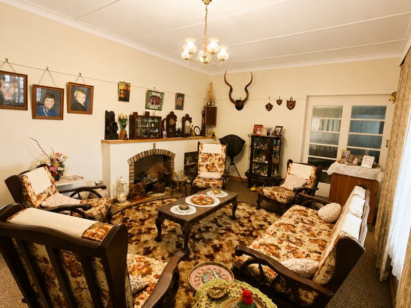 Spacious Family Home on a Large 1,380m2 Stand in Stilfontein Ext 3 - Photo 4