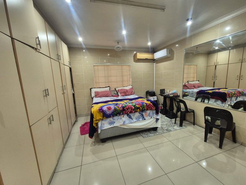 2 Bedroom house for sale in Austerville R1,250,000 - Photo 7