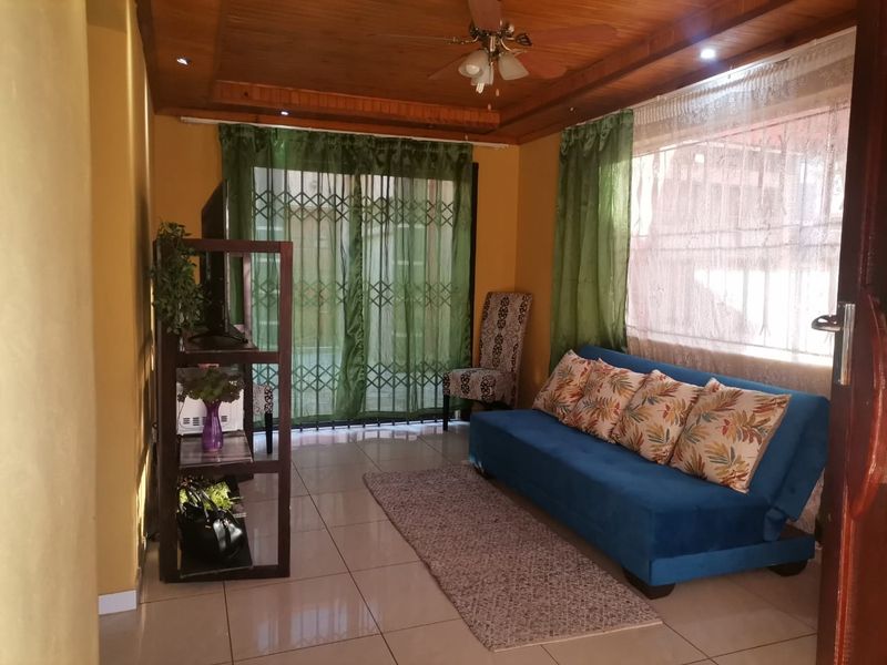 3 Bedroom  for Rent in clayville  - Photo 2