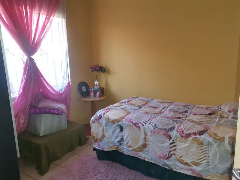 3 Bedroom  for Rent in clayville  - Photo 6
