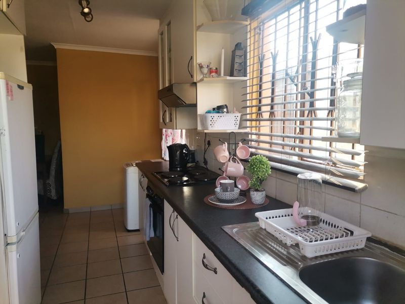 3 Bedroom  for Rent in clayville  - Photo 4