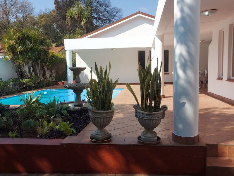 3 Bedroom Newly Refreshed Partially Furnished Family Home - Photo 1