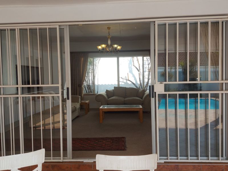 3 Bedroom Newly Refreshed Partially Furnished Family Home - Photo 7