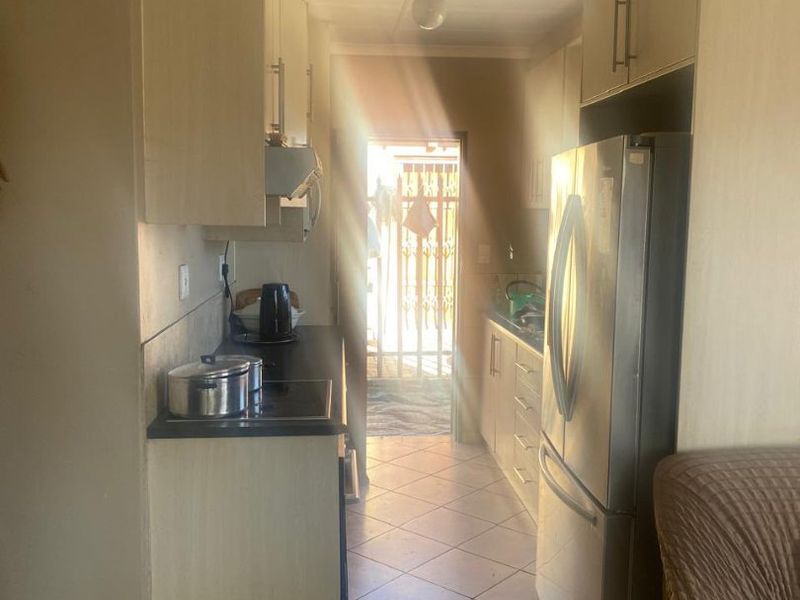 Charming & Secure 3-Bedroom Family Home in Pinehaven l - Photo 3