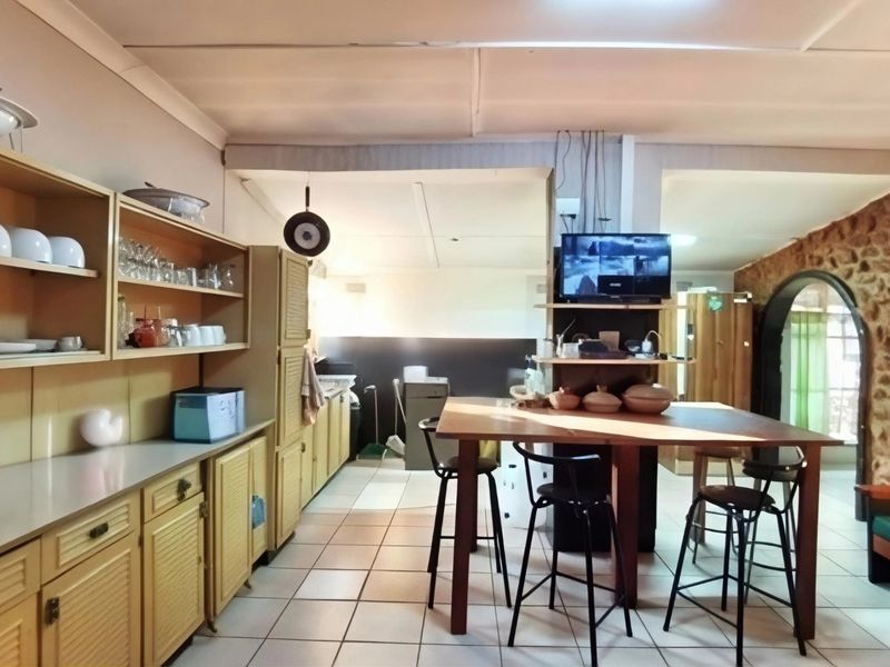 3 BED FAMILY HOME  - Meyerton Central - HUGE POTENTIAL  - Photo 5