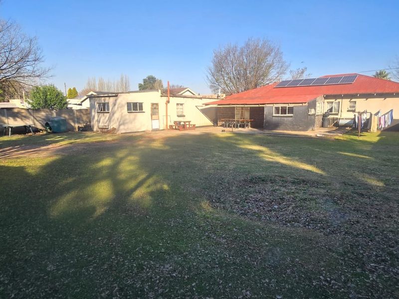 3 BED FAMILY HOME  - Meyerton Central - HUGE POTENTIAL  - Photo 3