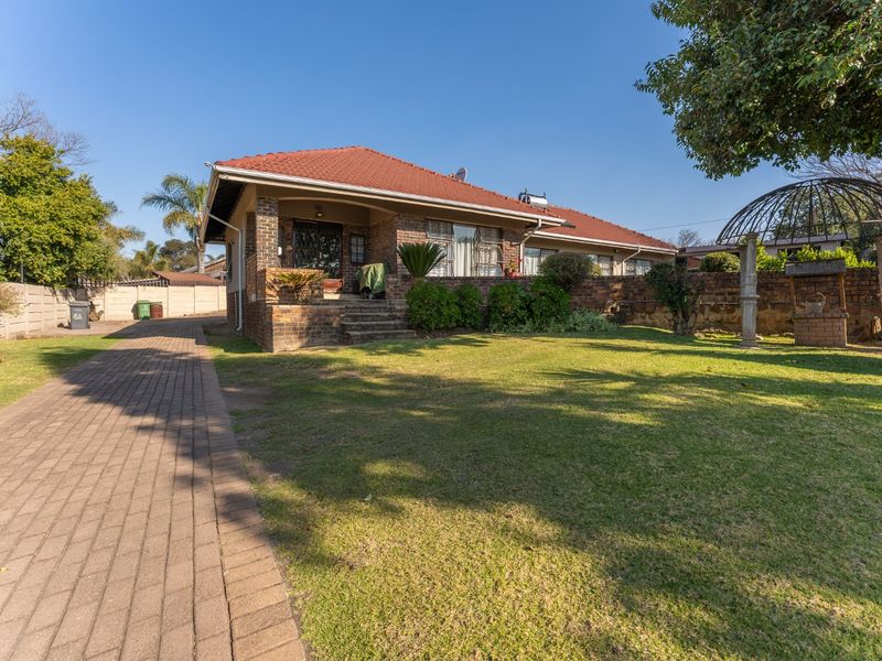 Spacious Family Home with Exceptional Extras in the Heart of Eastleigh - Photo 5
