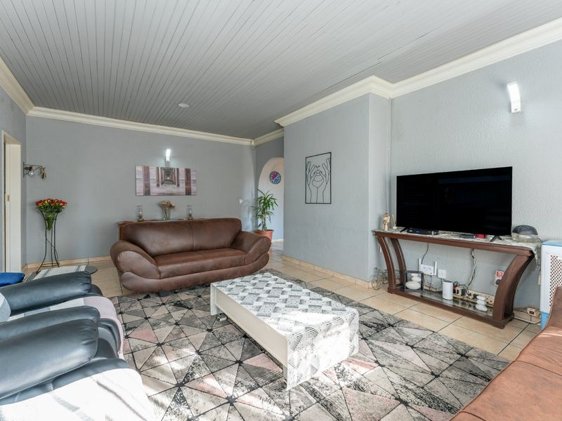 Spacious Family Home with Exceptional Extras in the Heart of Eastleigh - Photo 10
