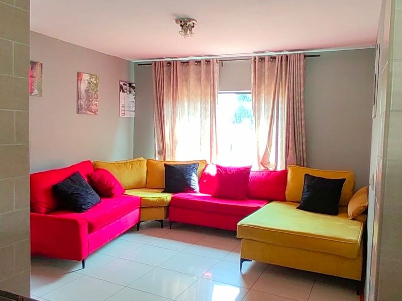 Spacious Six Bed Home in the Secure Vanderbijlpark Estate - Photo 8