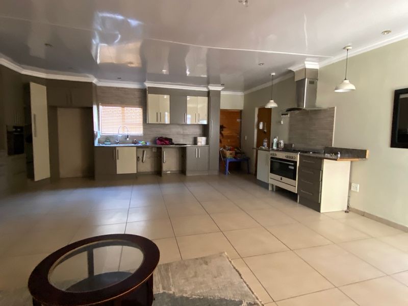 Welcome to your dream home in the highly sought-after Sharon Park Lifestyle Estate!  - Photo 4