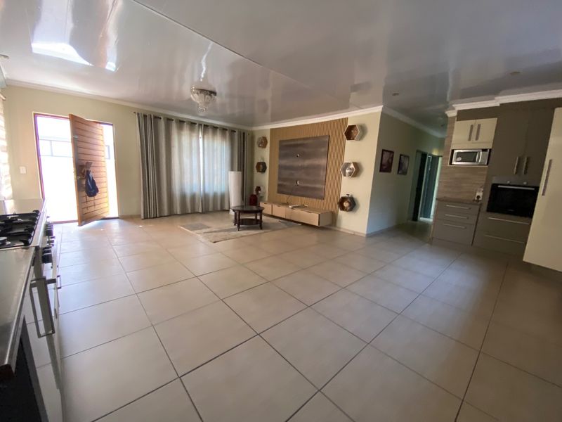 Welcome to your dream home in the highly sought-after Sharon Park Lifestyle Estate!  - Photo 3