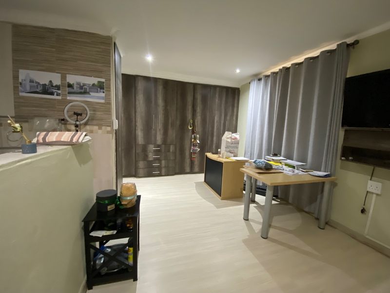 Welcome to your dream home in the highly sought-after Sharon Park Lifestyle Estate!  - Photo 6