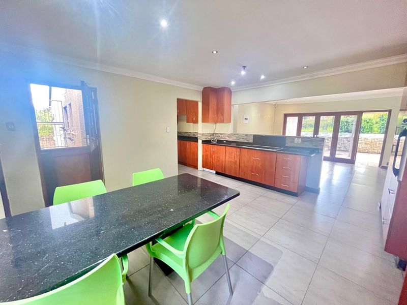 Spacious En-Suite Room in a Peaceful Shared Home - Photo 9