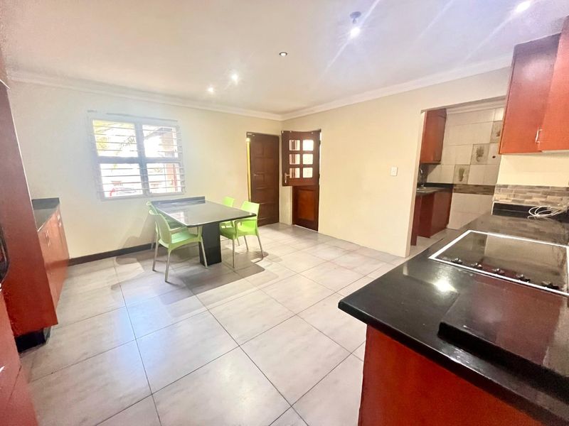 Spacious En-Suite Room in a Peaceful Shared Home - Photo 7