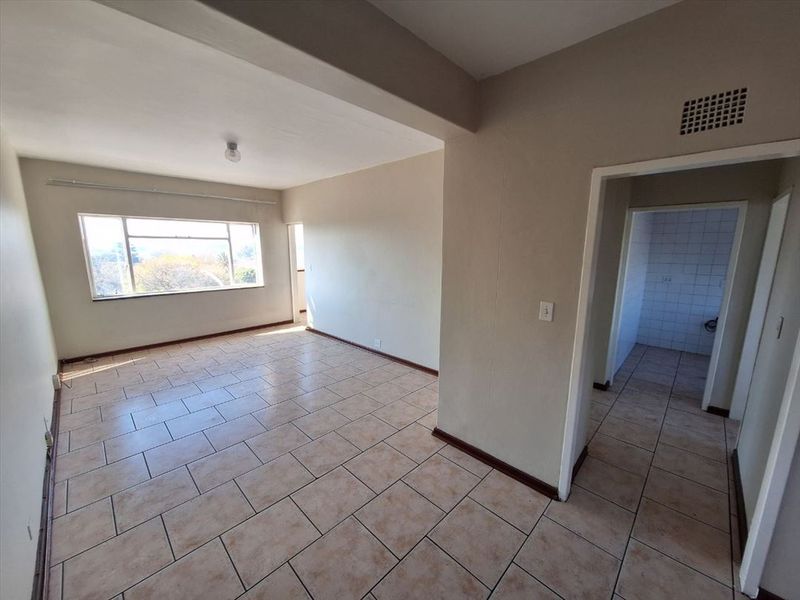 Cozy One-Bedroom Retreat with Comfort - Photo 2