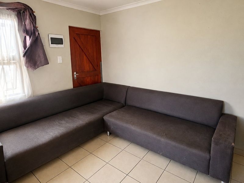 Neat & Secure 2-Bedroom Home – Perfect for First-Time Buyers! - Photo 5