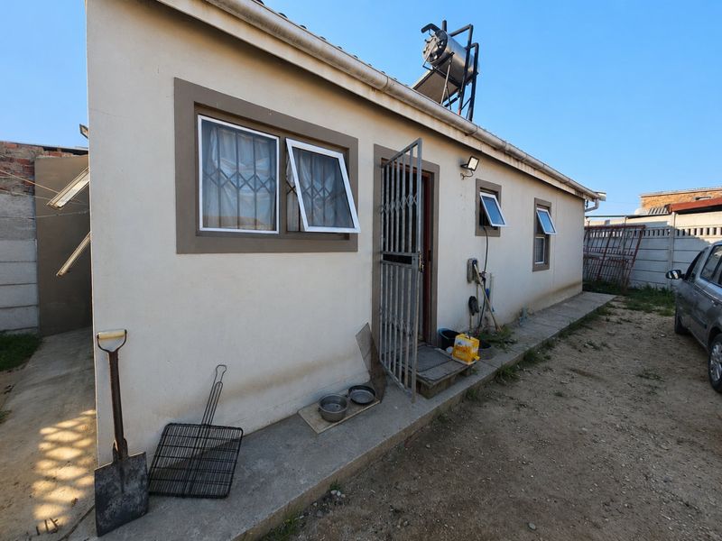 Neat & Secure 2-Bedroom Home – Perfect for First-Time Buyers! - Photo 3