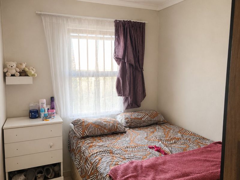 Neat & Secure 2-Bedroom Home – Perfect for First-Time Buyers! - Photo 8