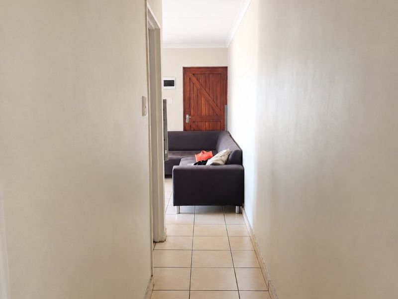 Neat & Secure 2-Bedroom Home – Perfect for First-Time Buyers! - Photo 6