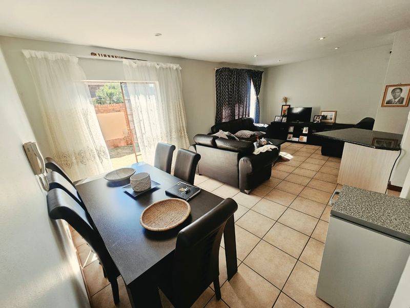 A Beautiful 3 Bedroom 2.5 Bathroom Townhouse for sale in Amandasig - Photo 5