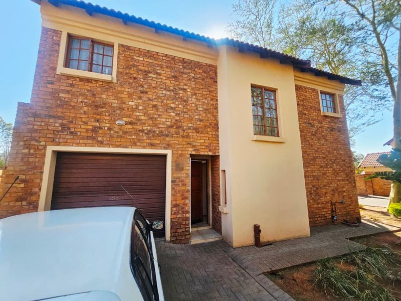 A Beautiful 3 Bedroom 2.5 Bathroom Townhouse for sale in Amandasig - Photo 4